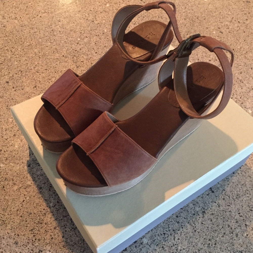 Hinge wood and leather wedges EUC